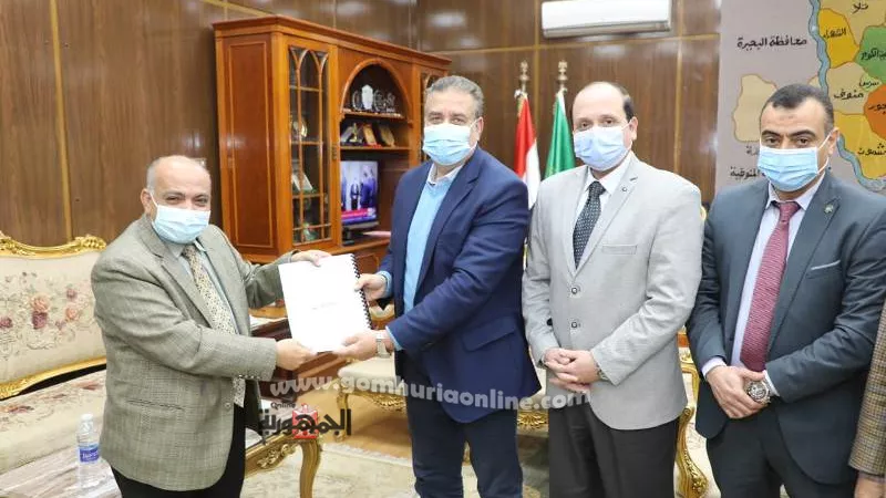 محافـظ المنوفية يسلم عقود تنفيذ مشروعا هوت التنمية المجتمعية والتدريب بقرية زناره بمركز تلا