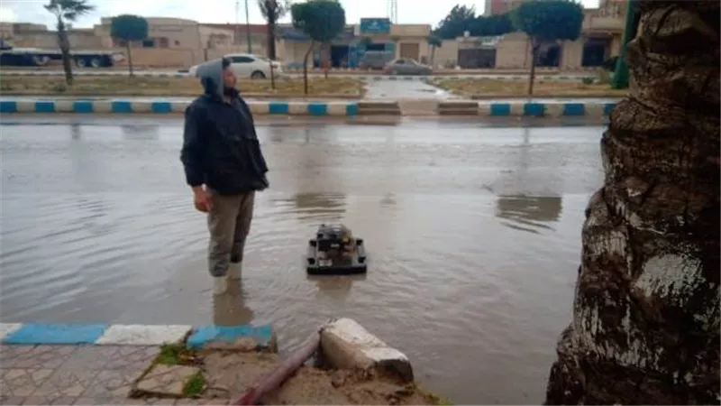 مرسى مطروح تواصل جهودها في رفع تجمعات الأمطار من الشوارع.صور