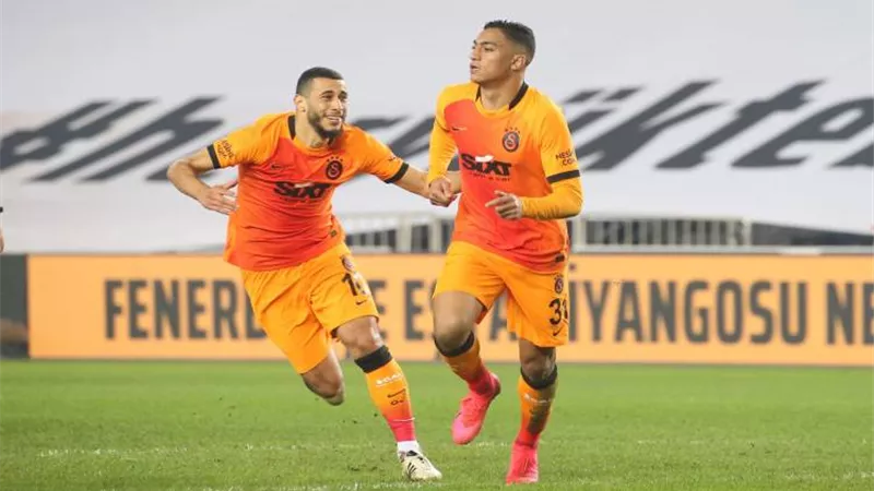مفاجأة.. جالطة سراي يرفض عودة مصطفى محمد للزمالك