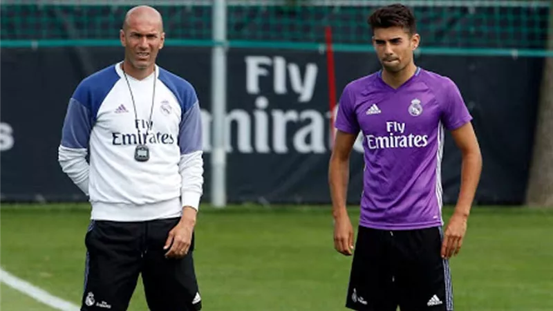 ابن الوز عوام.. نجل زيدان يظهر في تدريبات ريال مدريد