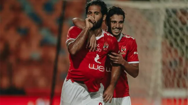 مروان وفتحي على دكة بدلاء الأهلي أمام المريخ السوداني