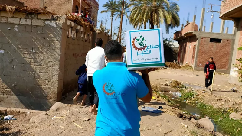 صناع الخير وساويرس للتنمية يوزعان 90 طن مواد غذائية على غير القادرين باربع قرى مصرية فى ثلاث محافظات
