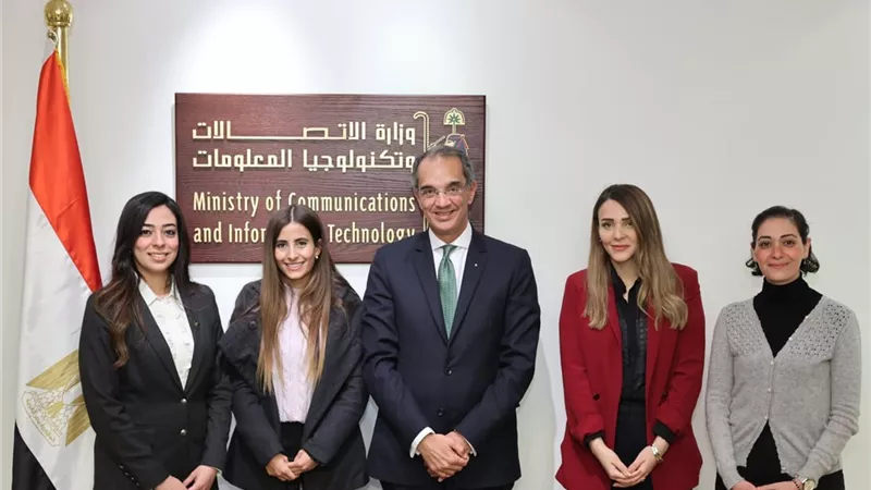 فاطمة سليم تقترح على وزير الاتصالات تدريس مادة الذكاء الاصطناعي بالمدارس