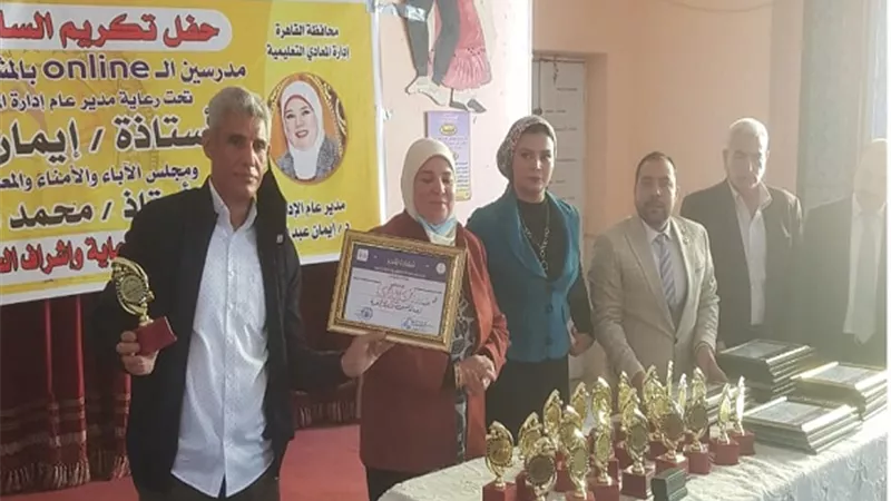 تكريم احمد نبيل افضل معلم للتفاعل مع الطلاب فى التعليم عن بعد