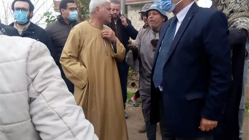 تسليم المواقع لإقامة محطات رفع الصرف الصحي عليها بقريتي العطارة والغديري