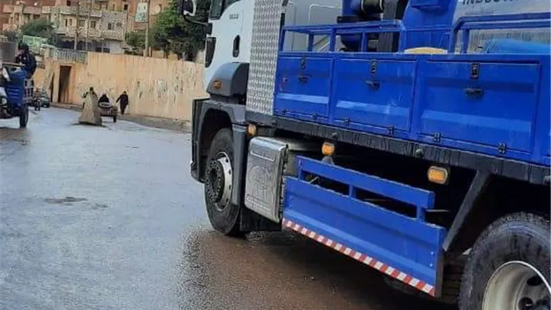 مياه القليوبية ترفع الامطار المتراكمة بمدن المحافظة وطريق مصر اسكندرية الزراعي.. صور