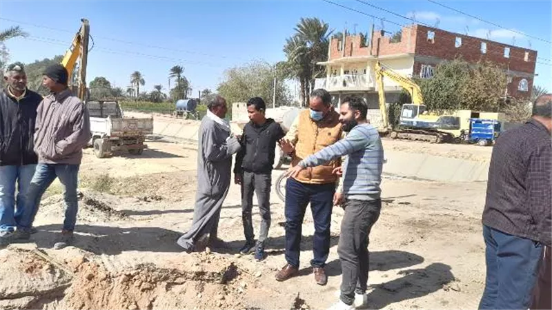 رزق يتفقد المشروعات التنمية الجارى تنفيذها بالطود جنوب الأقصر