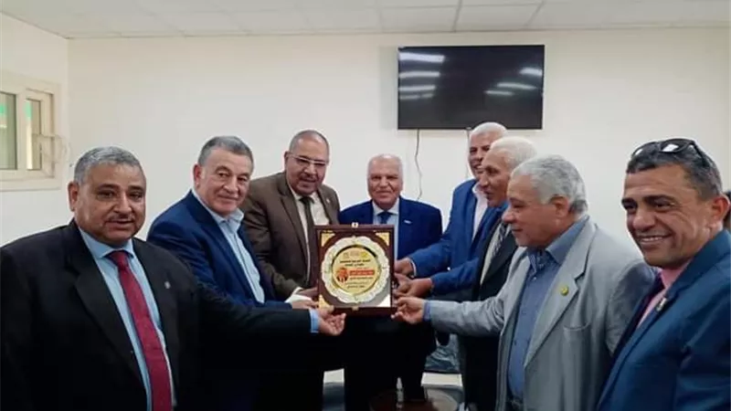 تخصيص 3 آلاف فدان انتفاع للمعلمين بالوادى الجديد