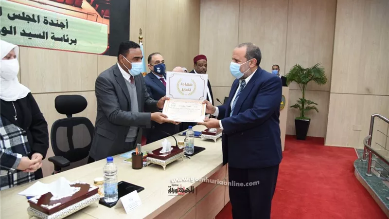 شعيب يكرم المتميزين بمحافظة مطروح