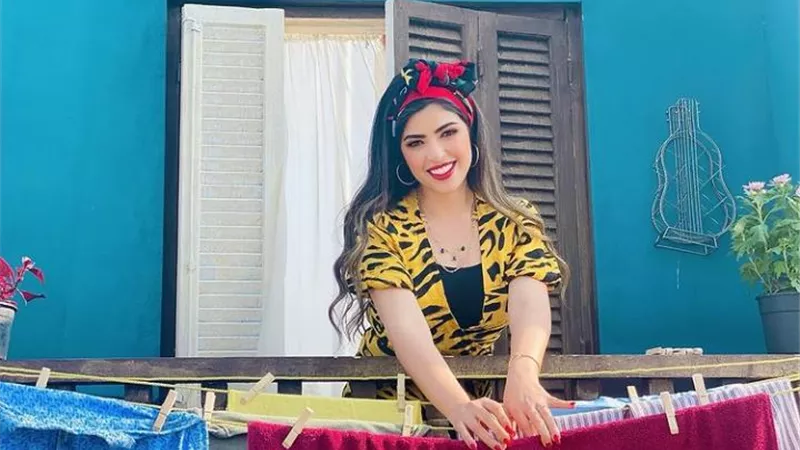 ميرنا جميل تداعب متابعيها وتعلق : 