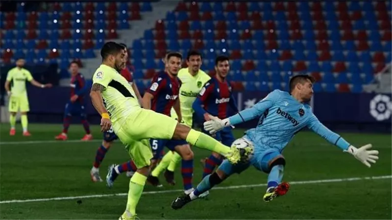 أتليتكو يفشل في توسيع الفارق مع برشلونة والريال بالتعادل امام ليفانتي.. فيديو