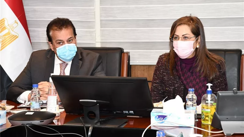 وزيرا التخطيط والتنمية الاقتصادية والتعليم العالى يناقشان الخطة الاستثمارية لوزارة التعليم العالى للعام المالى 2021/2022
