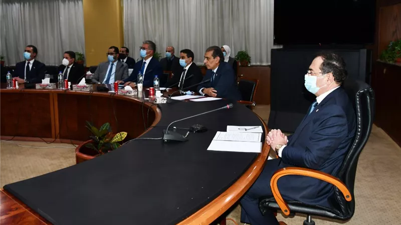 الملا يعلن طرح أول مزايدة عالمية للبحث عن البترول والغاز عبر البوابة الرقمية
