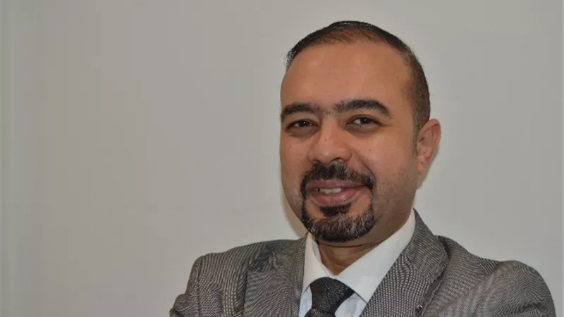 أحمد عاصم يوضح كيفية تفادى فشل عملية الحقن المجهرى