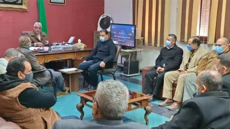 رئيس مدينة الزقازيق يجتمع بمديرى الادارات الخدمية لتفعيل قرار محافظ الشرقية رقم 761