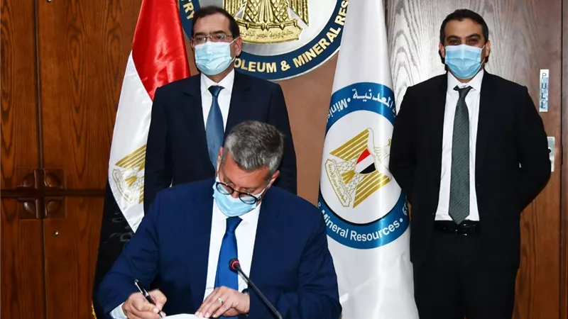 توقيع مذكرتى تفاهم بين شركة شملبرجير وجامعتى السويس والمستقبل
