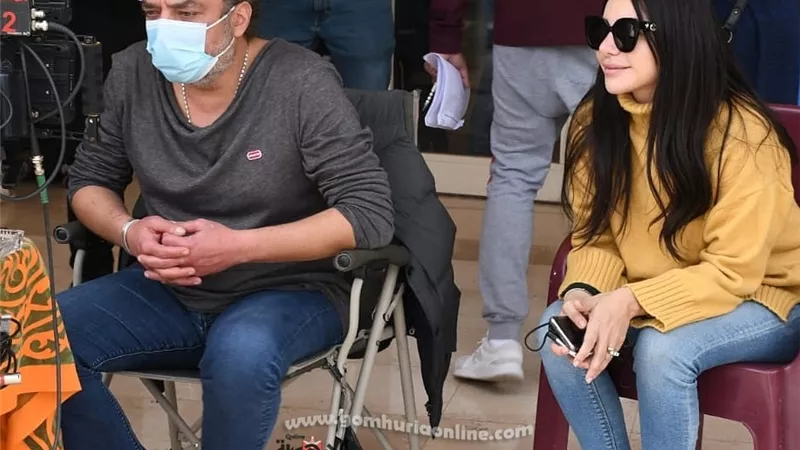 إنجي علاء مؤلفة كوفيد٢٥ تنشر صورة من الكواليس مع المخرج احمد جلال