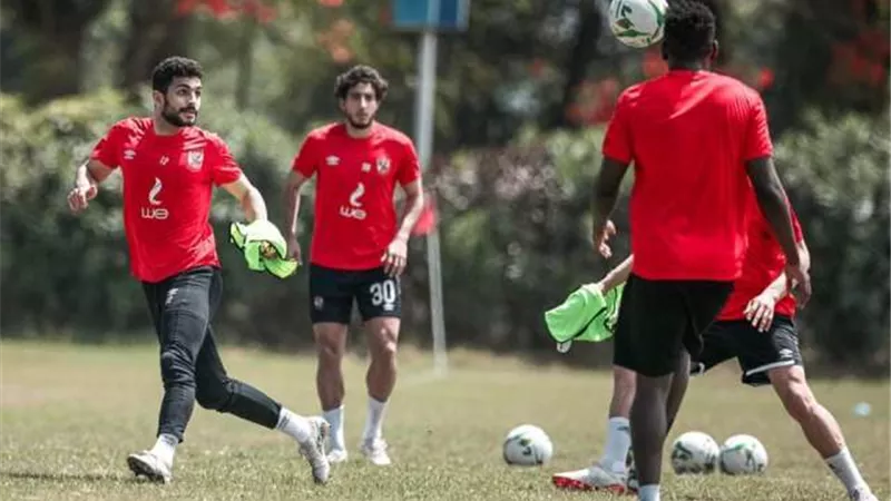 موسيمانى يطمئن على أيمن أشرف.. واللاعب يشارك في المران كاملًا