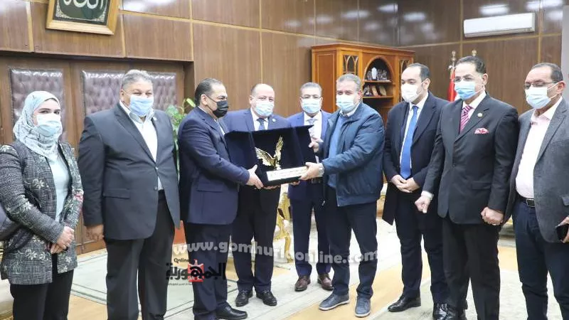محافظ المنوفية يؤكد علي التعاون الكامل مع جموع البرلمانيين لإعلاء شعار خدمة المواطن ... صور وفيديو