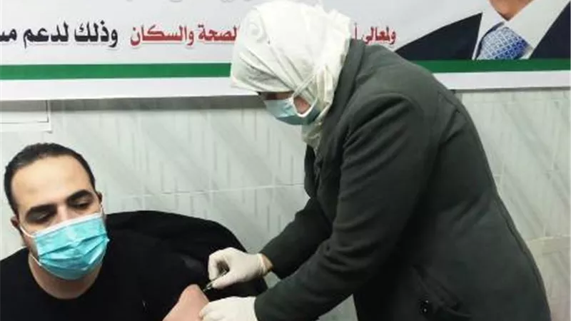 تطعيم ٩٦٢ من الكوادر الطبية بلقاح كورونا بالشرقية