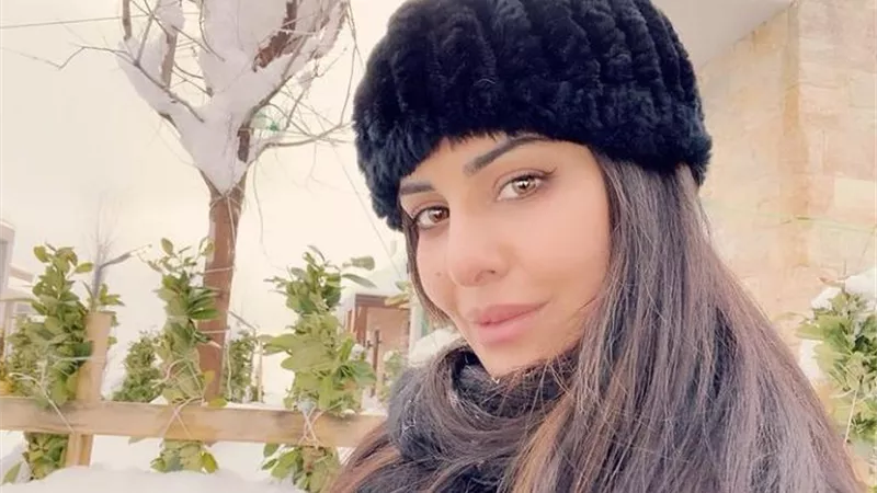 شاهد .. إطلالة شتوية رقيقة للنجمة اللبنانية غنوة محمود
