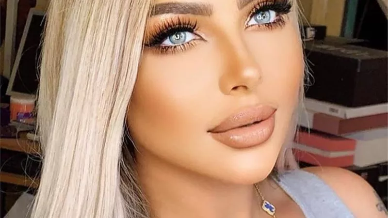 بنظرة ساحرة .. سارة خليفة تخطف القلوب .. شاهد