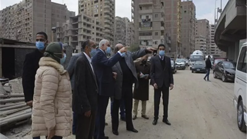محافظ الجيزة يتفقد اعمال تطوير كورنيش المريوطية وشارع ترسا..ويضبط مخزن منظفات غير مرخص