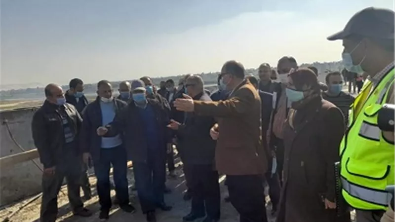 وزير النقل يتابع اللمسات النهائية للمرحلة الأولى من طريق الصعيد الصحراوي الغربي