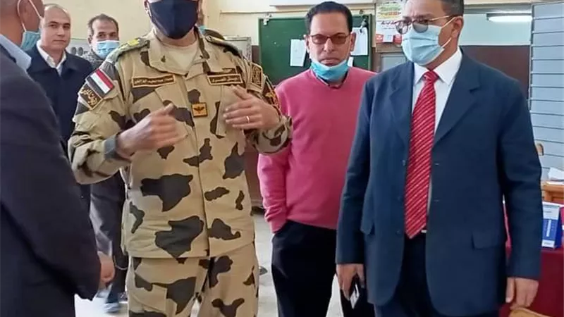 المستشار العسكري ومدير عام بنها يتفقدان المدارس الفنية العسكرية