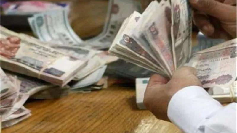 خبراء: انخفاض عائد البنوك وقلة الوعي وراء تفشي ظاهرة المستريحين