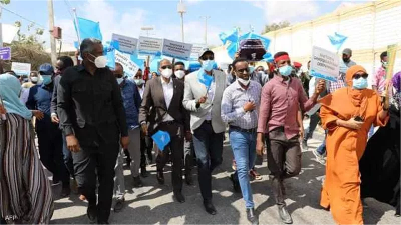 الصومال.. خلاف سياسي يدخل البلاد النفق المظلم.. ومناشدات عربية أفريقية