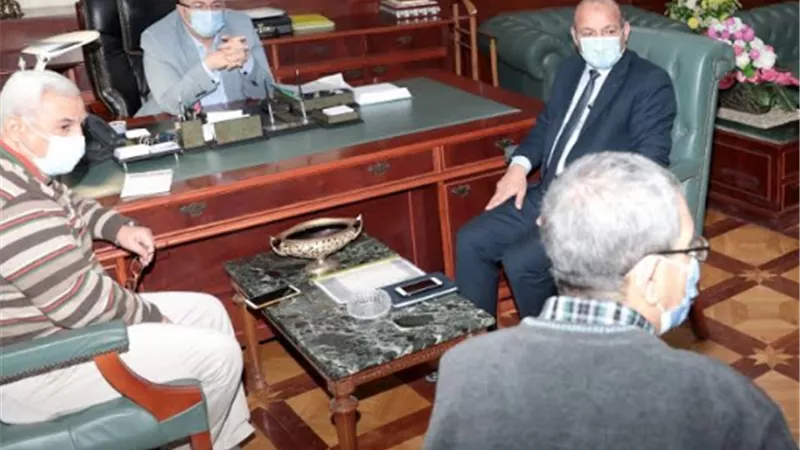 محافظ بني سويف يبحث مع رئيس شركة المياه مشروعات تطوير66 قرية