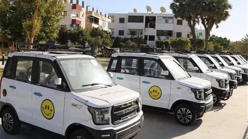 الزملّوط يطرح أسطول سيارات كهربائية صديقة للبيئة بالوادى الجديد