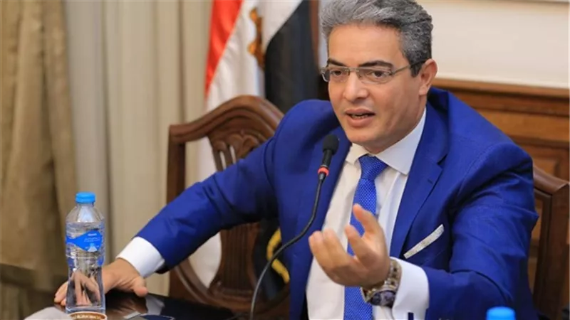 نقيب الإعلاميين يكشف تفاصيل إلغاء مزاولة تامر أمين للمهنة.. فيديو