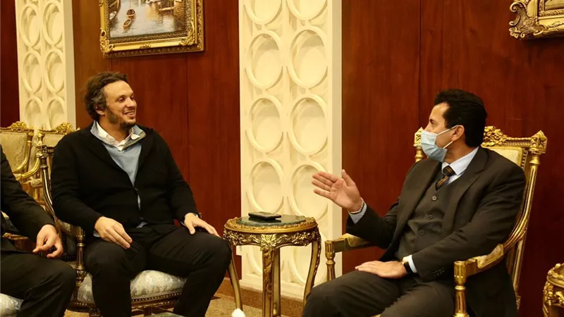 أشرف صبحى يهنىء بيراميدز بعد الصعود لدور المجموعات بالكونفيدرالية