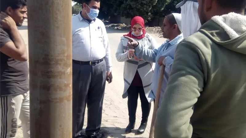 احلال وتجديد اعمدة الانارة بعرب العليقات..صور