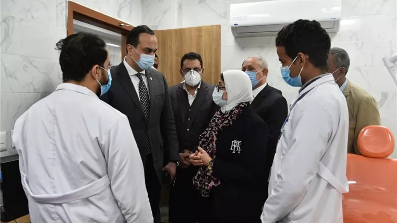وزيرة الصحة تتفقد وحدة طب أسرة طيبة بالأقصر وتشيد بمستوى التجهيزات والخدمات المقدمة للمرضى