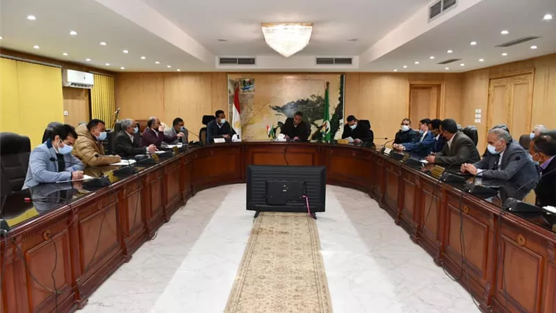 محافظ الفيوم يخصص 140 متراً لاستكمال مشروع الصرف الصحي بفيديمين