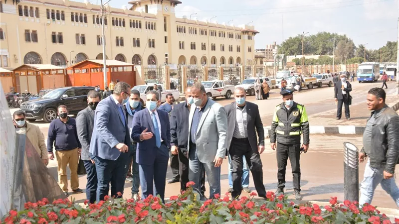 رحمى وعطا يتابعان تطويرميدان المحطة ومنطقة البدوي وطلاء العمارات بطنطا