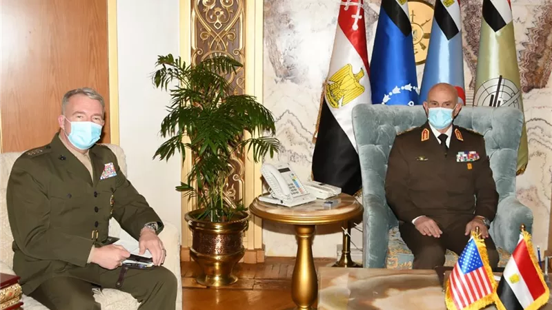 الفريق محمد فريد رئيس أركان حرب القوات المسلحة يلتقى قائد القيادة المركزية الأمريكية