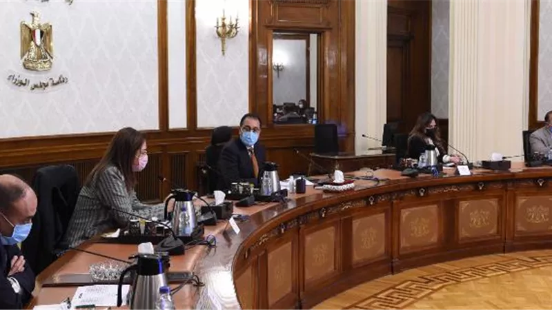 رئيس الوزراء يستعرض ملامح الخطة الاستثمارية للعام المالي الجديد