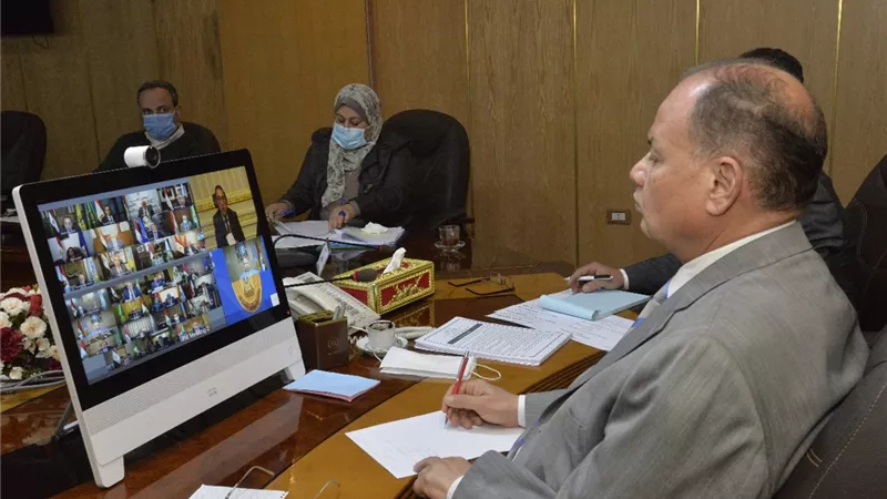 محافظ أسيوط يشارك في اجتماع مجلس المحافظين .. ويؤكد على استقرار الاوضاع الصحية بالمحافظة
