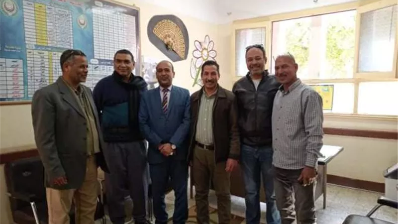 مدير عام ادارة قنا يتابع الاستعداد للامتحانات
