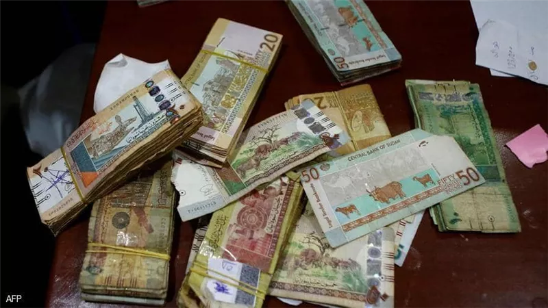 تباطؤ تجارة السوق السوداء في السودان بعد خفض قيمة العملة