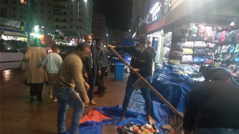مجلس مدينة مطروح يشن حملات ليلية ونهارية لازالة اشغالات الطريق