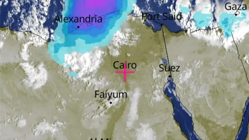 الارصاد : سقوط أمطار غزيرة على الإسكندرية والبحيرة تتقدم تدريجيا الي القاهرة