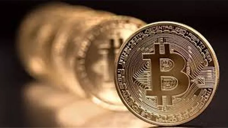 بتكوين تهوى 17% مع تنامى الشكوك بشأن التقييمات