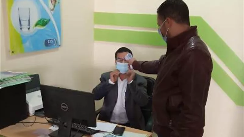 رئيس مياه أسيوط يشدد على أهمية الالتزام بالتدابير الوقائية لسلامة ابناء الشركة