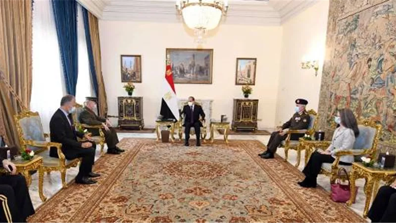 السيسى يستقبل قائد القيادة المركزية الأمريكية لتعزيز العلاقات بين البلدين على الصعيد العسكري والأمني
