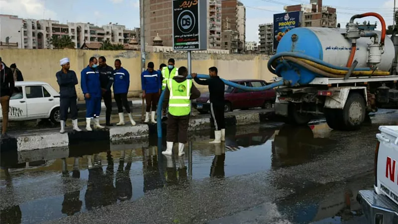 رفع تراكمات مياه الأمطار في الفيوم